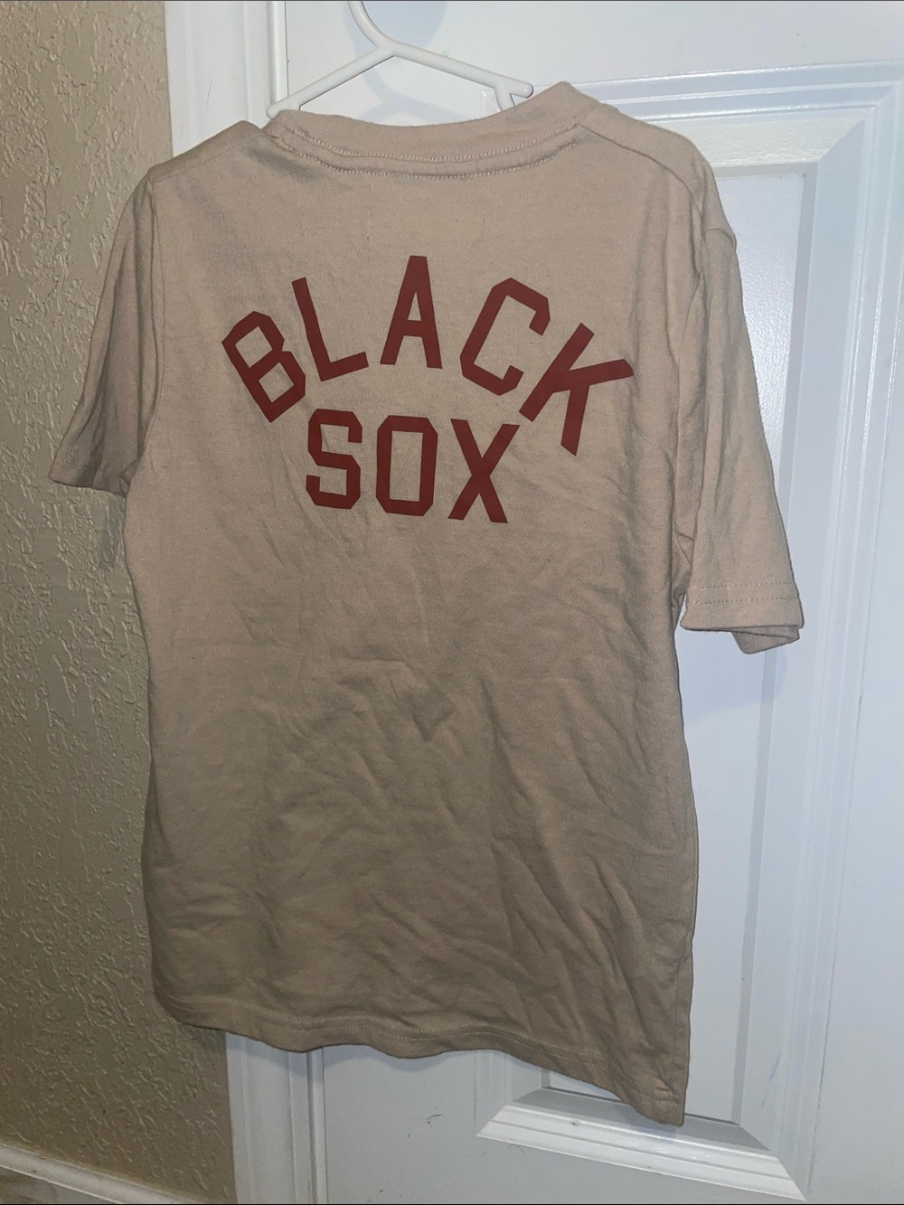 abercrombie kids Beige Crew Neck Tee with Baltimore Patch - Picture 2 of 2